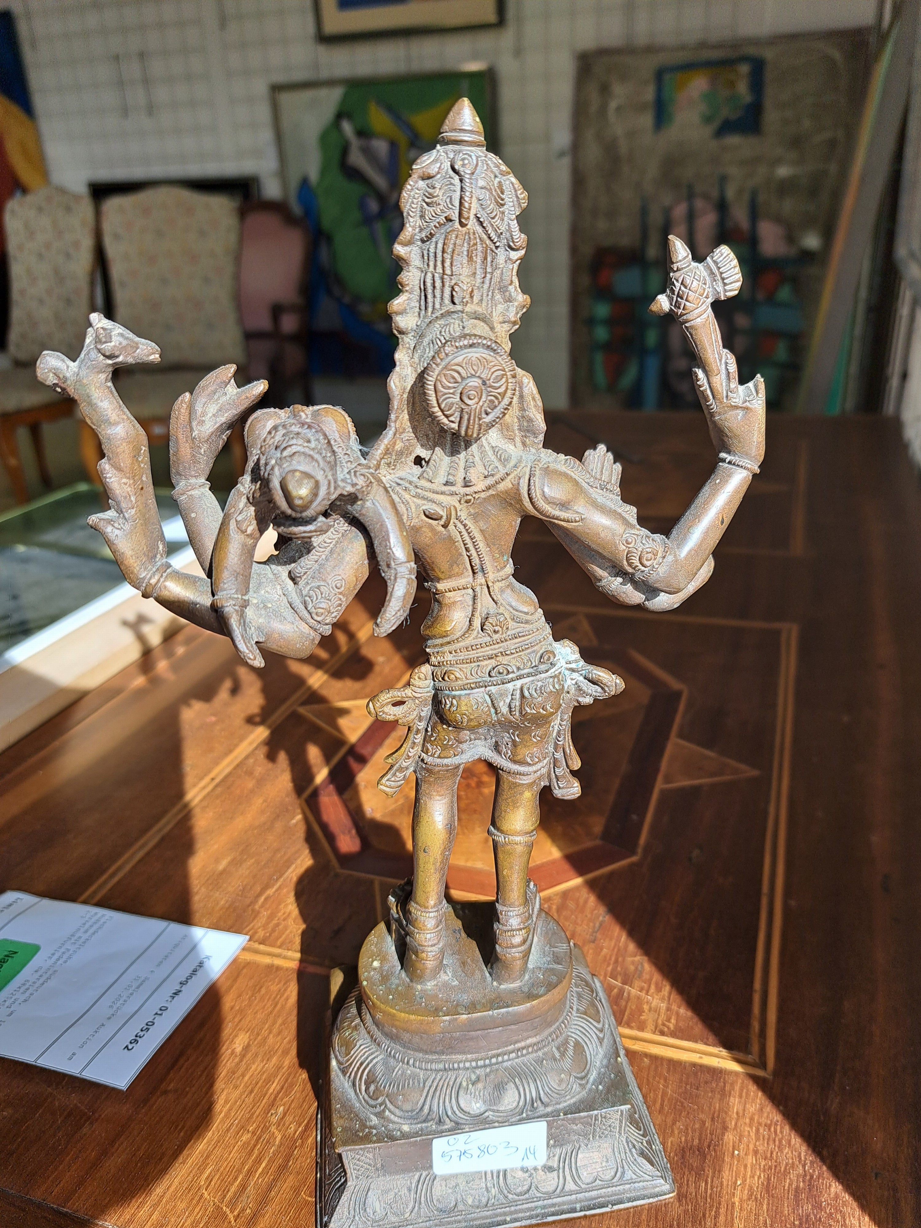 Detail k: Lakshmi Narashima, hinduistischer Gott Vishnu mit seiner Gemahlin Lakshmi, Indien, 20. Jh., Bronze, H. ca. 31 cm