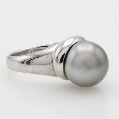 27048533a - Ring mit Tahitiperle und Brillanten, WG 585/000, asymmetr. Ringschiene, graue Perle ca. ...
