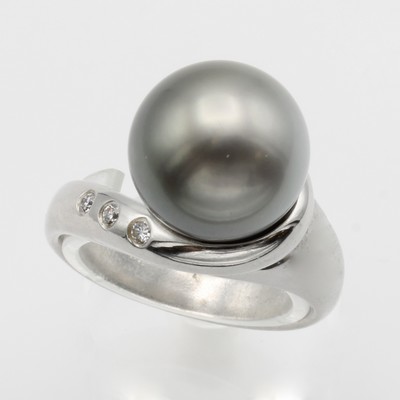 27048533b - Ring mit Tahitiperle und Brillanten, WG 585/000, asymmetr. Ringschiene, graue Perle ca. ...