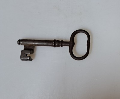 27048563e - Geldkassette/Eisenkassette, deutsch, Anfang 19. Jh., mit Rautendekor, seitlich mit zwei ...