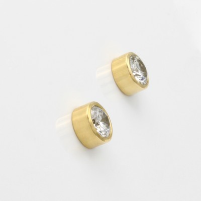 27048599a - Paar Ohrstecker mit Brillantsolitären, GG 750/000, 2 Brill. in glatten Zargenfassungen ...