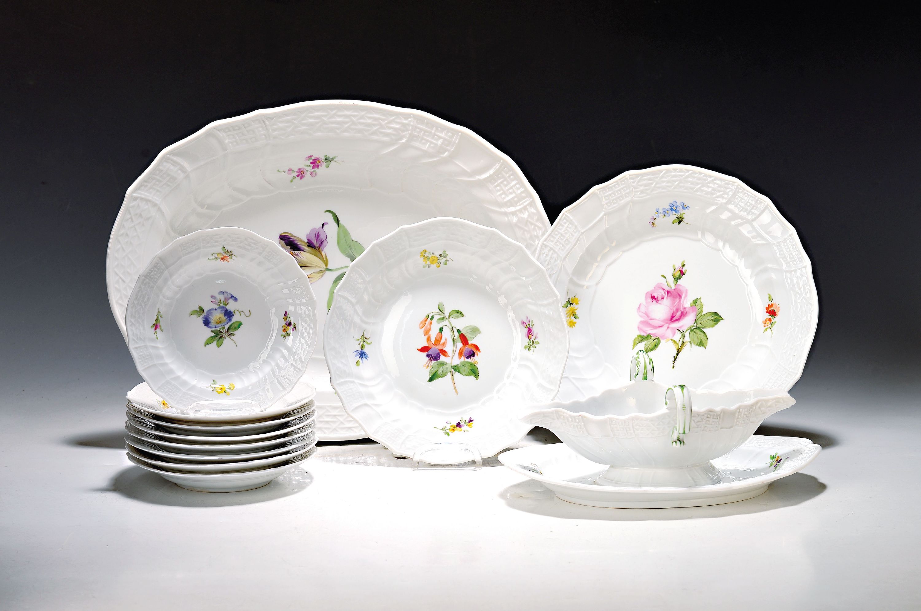 Image 27048637 - Serviceteile Neubrandstein, Meissen, Knaufzeit, 2.Wahl, Porzellan, 15 Teller D. 24,5cm, ...