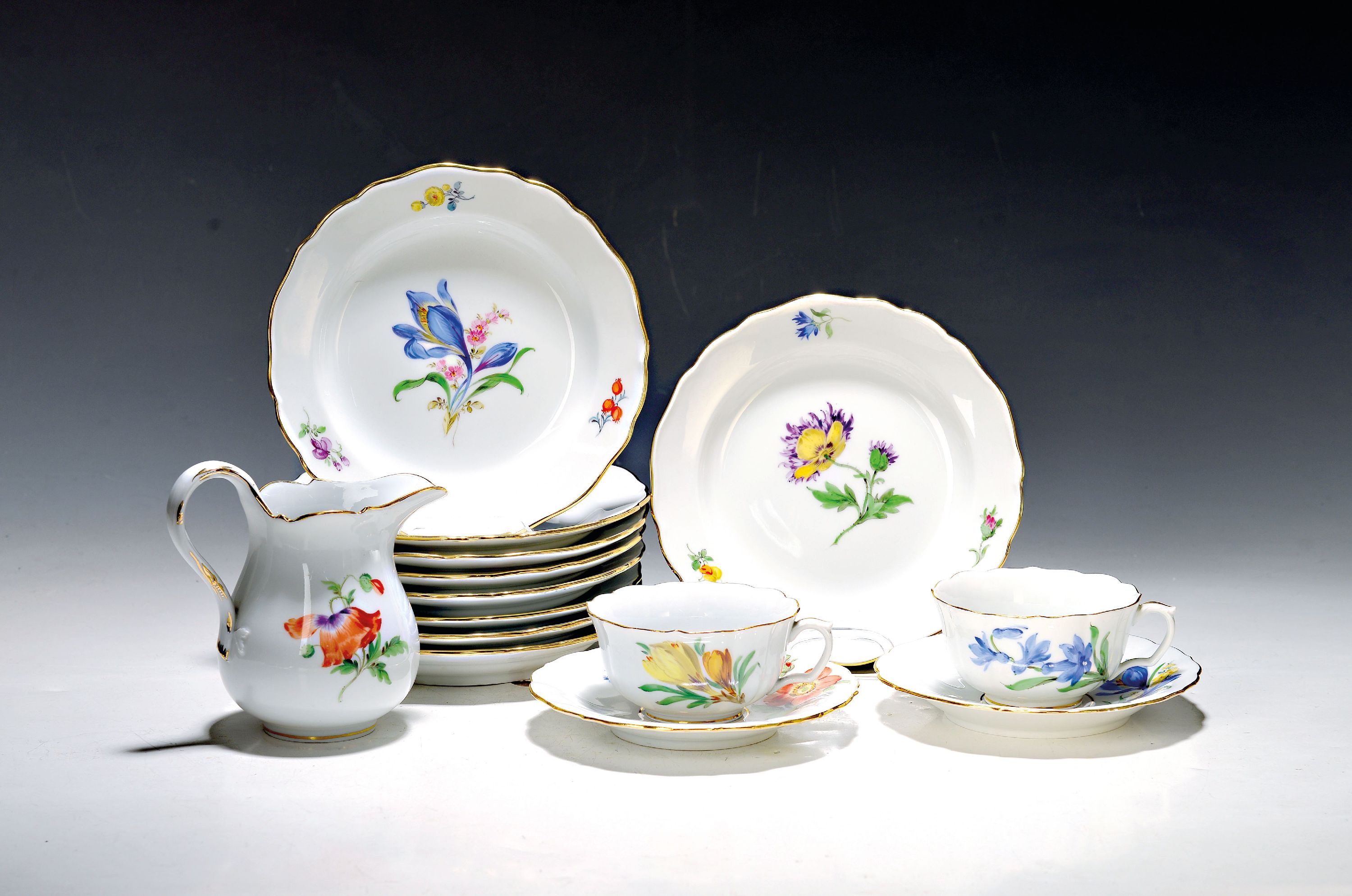 Image 27048638 - 9 Gedecke, Meissen, Pfeifferzeit, 2.Wahl, Porzellan, gestreute Blumen, Goldrand, 9 ...