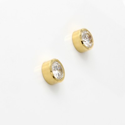 27048600a - Paar Ohrstecker mit Brillantsolitären, GG 750/000, 2 Brill. in glatten Zargenfassungen ...