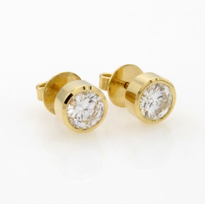 27048600b - Paar Ohrstecker mit Brillantsolitären, GG 750/000, 2 Brill. in glatten Zargenfassungen ...