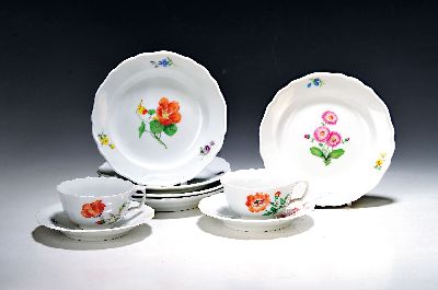 Image 4 Teegedecke, Meissen, 20.Jh., 1.Wahl, Porzellan, gestreute Blume, 4 Tassen mit 5 UT und ...