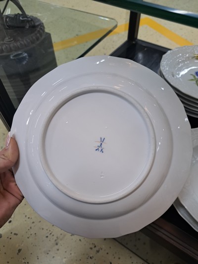 27048610g - Service Neubrandstein, Meissen, Knaufzeit, 2. Wahl, Porzellan, 3 Suppenteller D. 23,5cm, ...