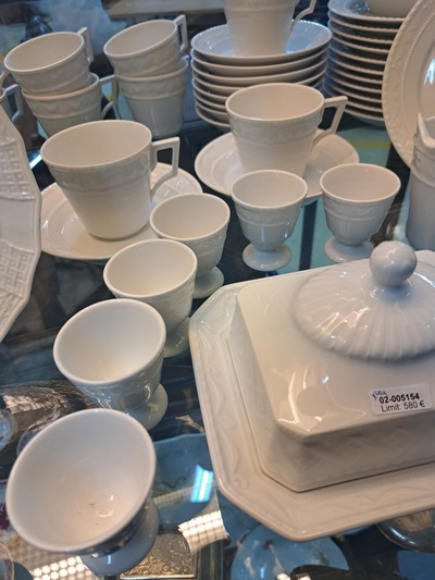 27048612c - Frühstückservice Kurland, KPM Berlin, ausgehendes 20.Jh., Weißporzellan, Reliefzier, ...