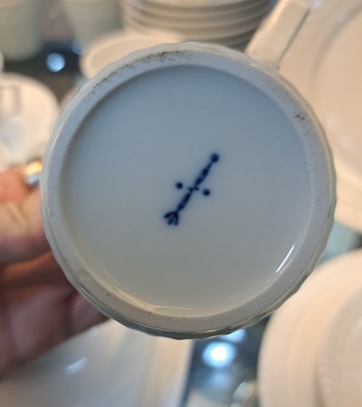 27048612g - Frühstückservice Kurland, KPM Berlin, ausgehendes 20.Jh., Weißporzellan, Reliefzier, ...