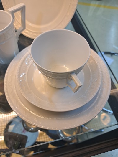 27048612h - Frühstückservice Kurland, KPM Berlin, ausgehendes 20.Jh., Weißporzellan, Reliefzier, ...