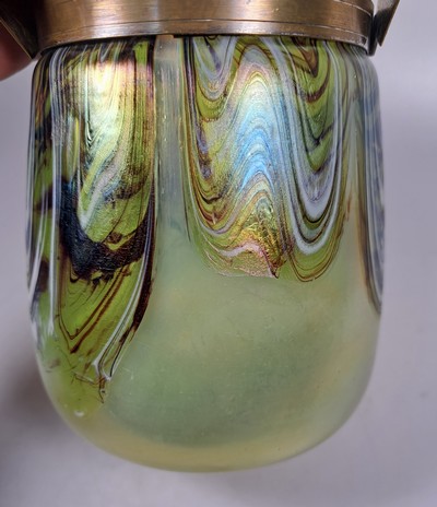 27048821h - Bonbonniere, Wilhelm Kralik Sohn, um 1910, Schichtglas mit farbigen Einschmelzungen u.a. ...