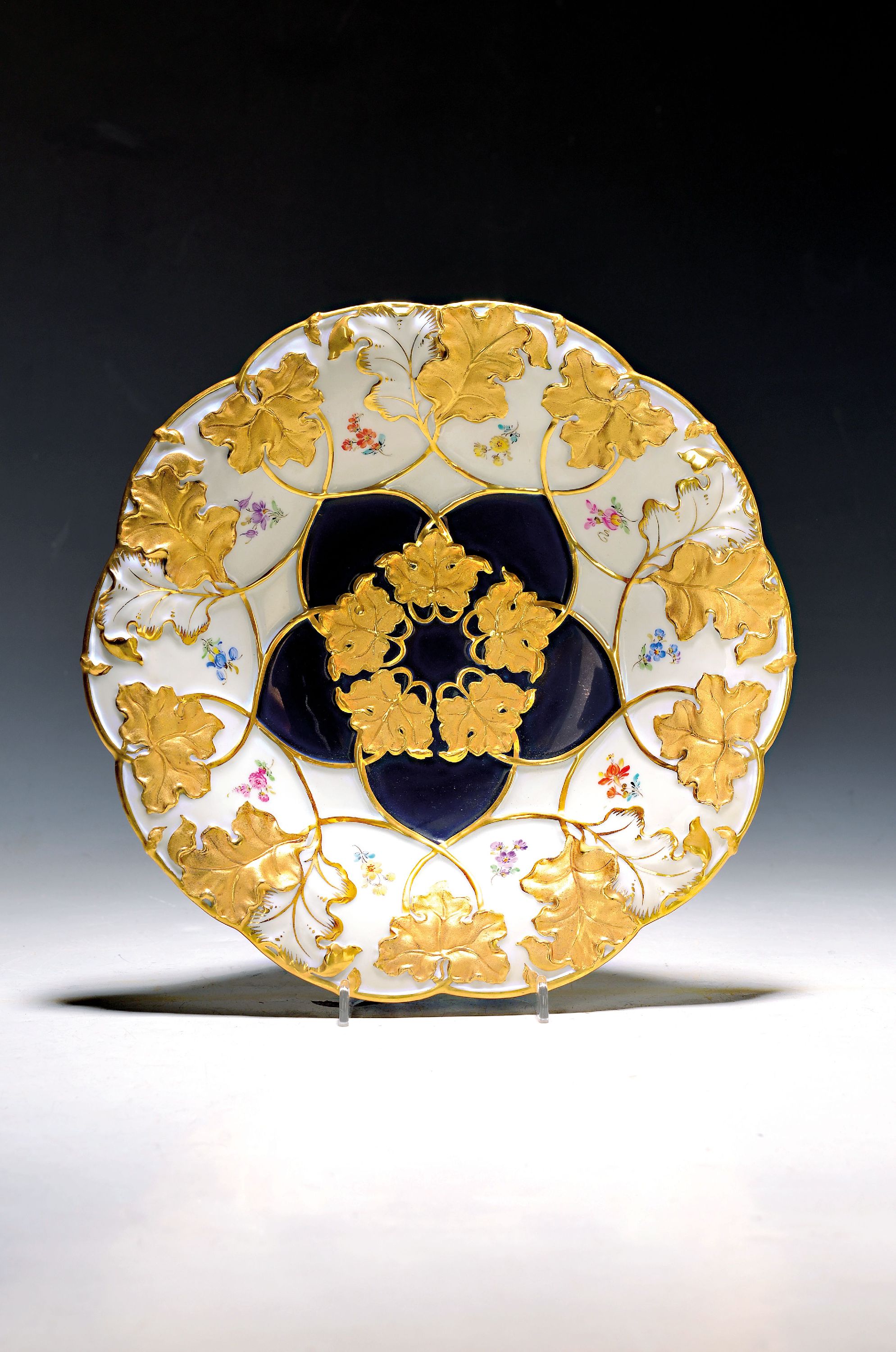 Image 27049020 - State plate, Meissen, around 1924-1933, Pfeiffer period, 1st choice, matt and shiny ...