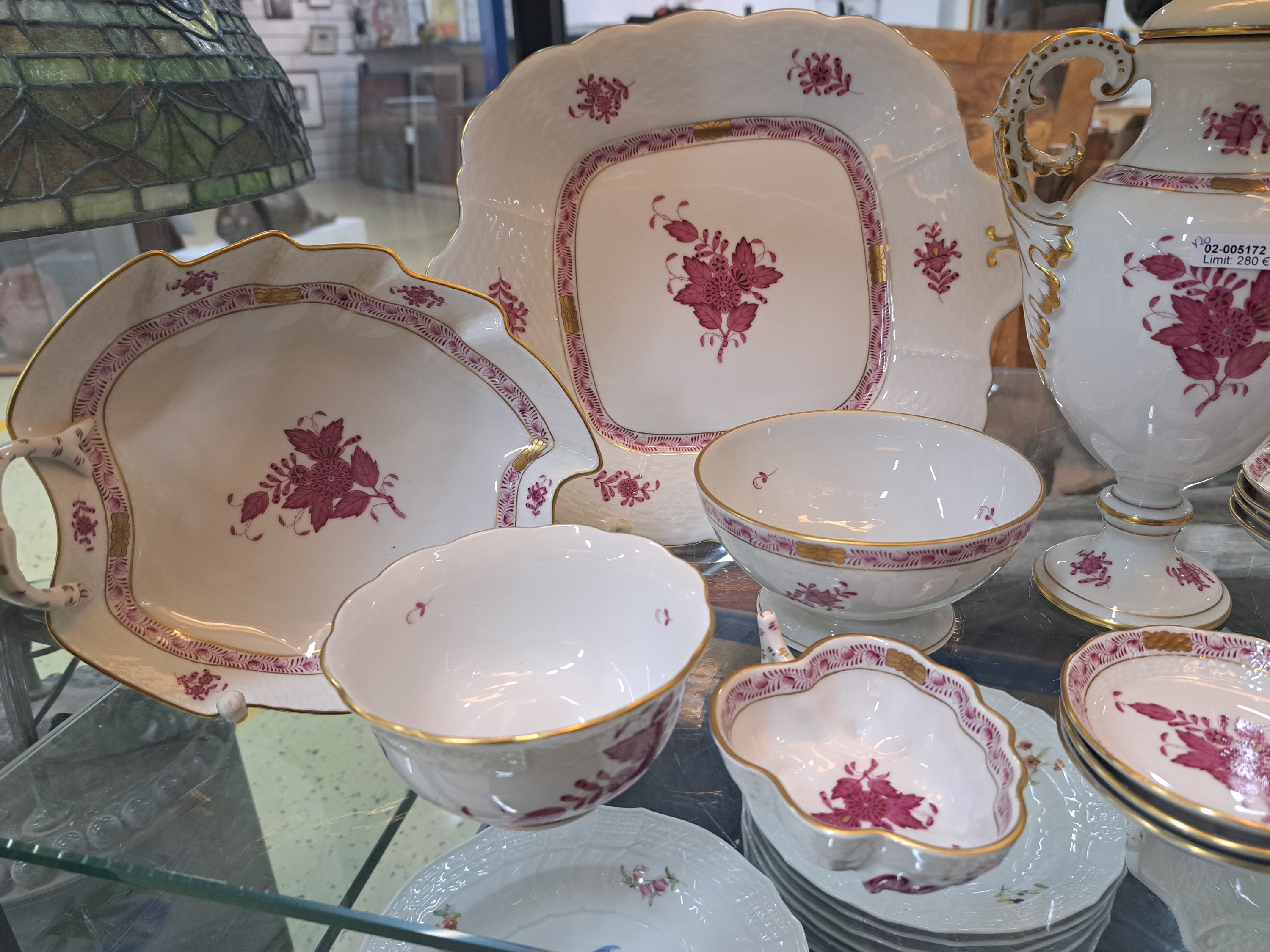 Detail a: 20 Teile Porzellan, Herend Ungarn, Apponyi purpur, 12 Fingerschälchen 9.5cm, Trichtervase 10cm, Doppelhenkeldeckelvase 25cm, kleine Blattschale, ...