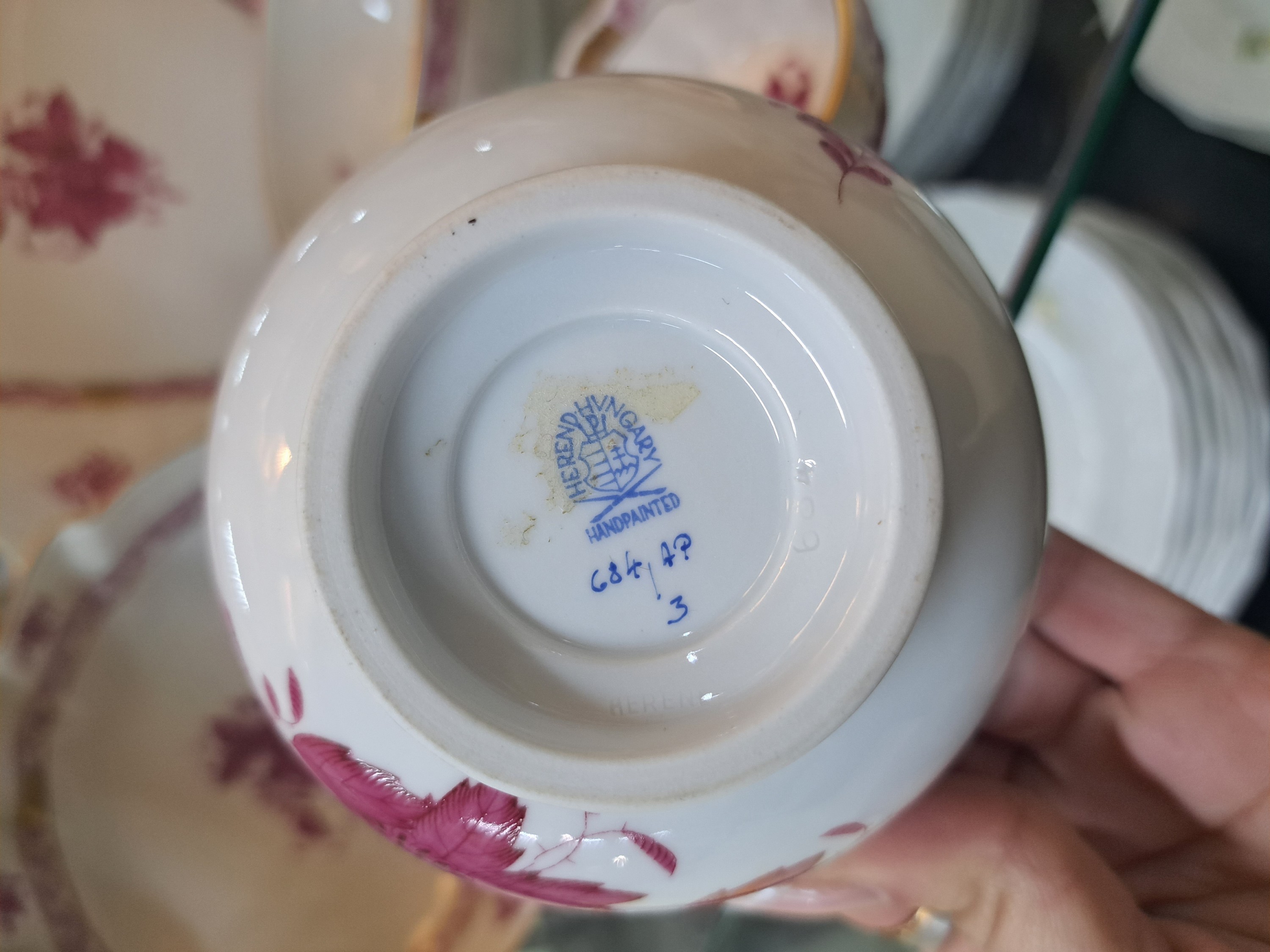 Detail e: 20 Teile Porzellan, Herend Ungarn, Apponyi purpur, 12 Fingerschälchen 9.5cm, Trichtervase 10cm, Doppelhenkeldeckelvase 25cm, kleine Blattschale, ...