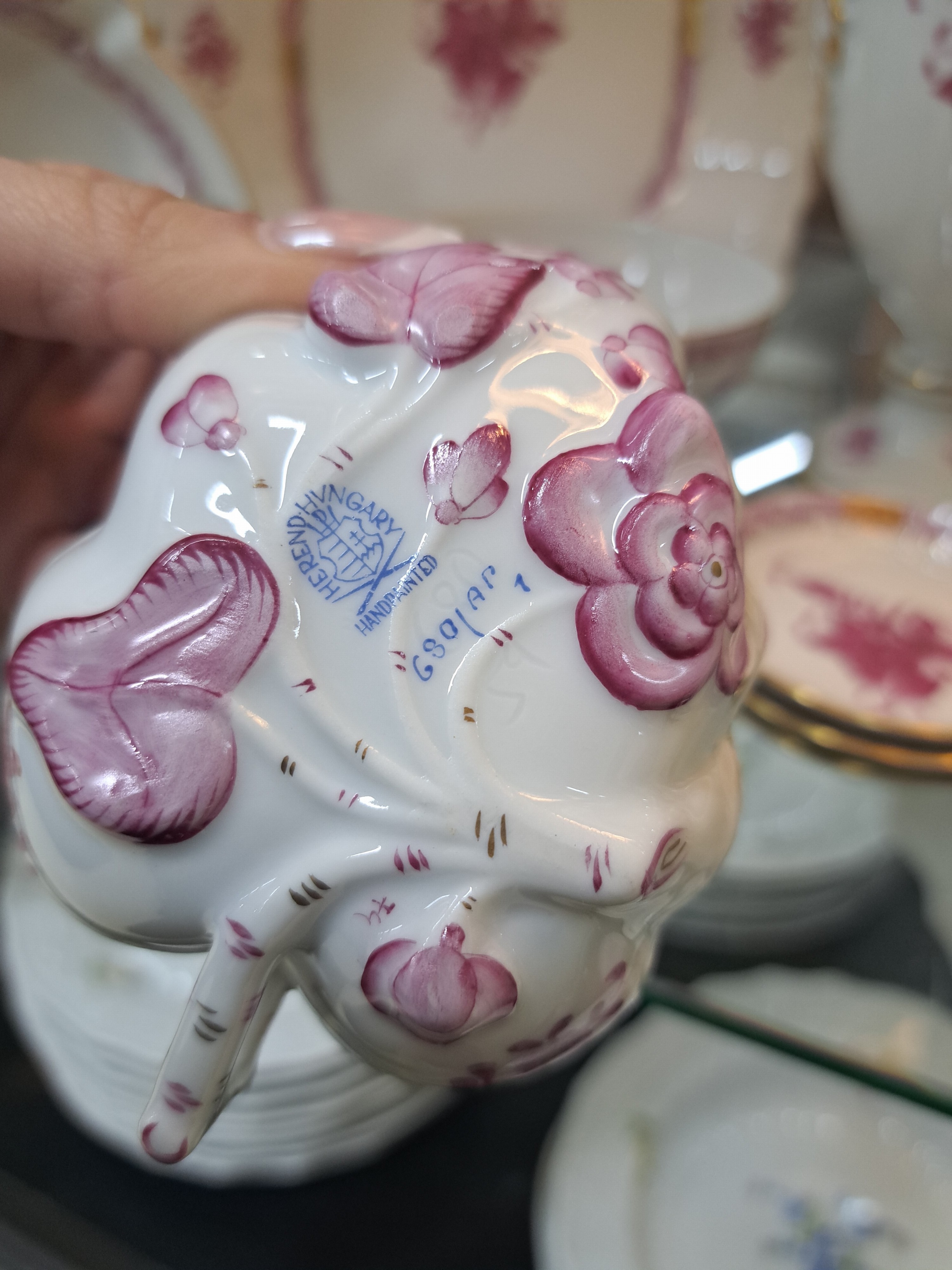 Detail f: 20 Teile Porzellan, Herend Ungarn, Apponyi purpur, 12 Fingerschälchen 9.5cm, Trichtervase 10cm, Doppelhenkeldeckelvase 25cm, kleine Blattschale, ...