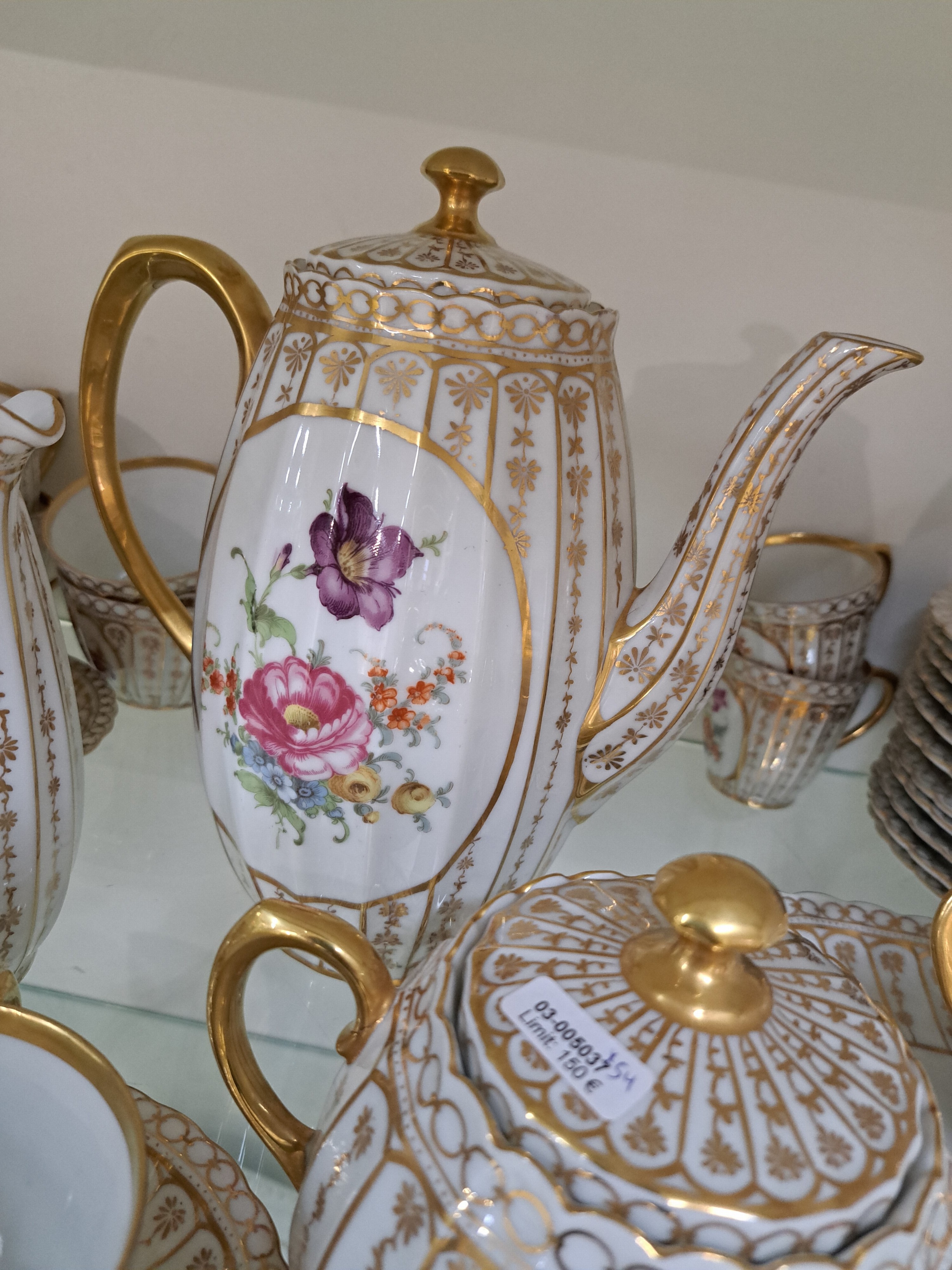 Detail c: Kaffeeservice für 12 Personen, Württemberg Porzellan, um 1920-30, Porzellan, reiche Goldstaffage, bunt lithographierter Blumendekor, Kaffeekanne, ...