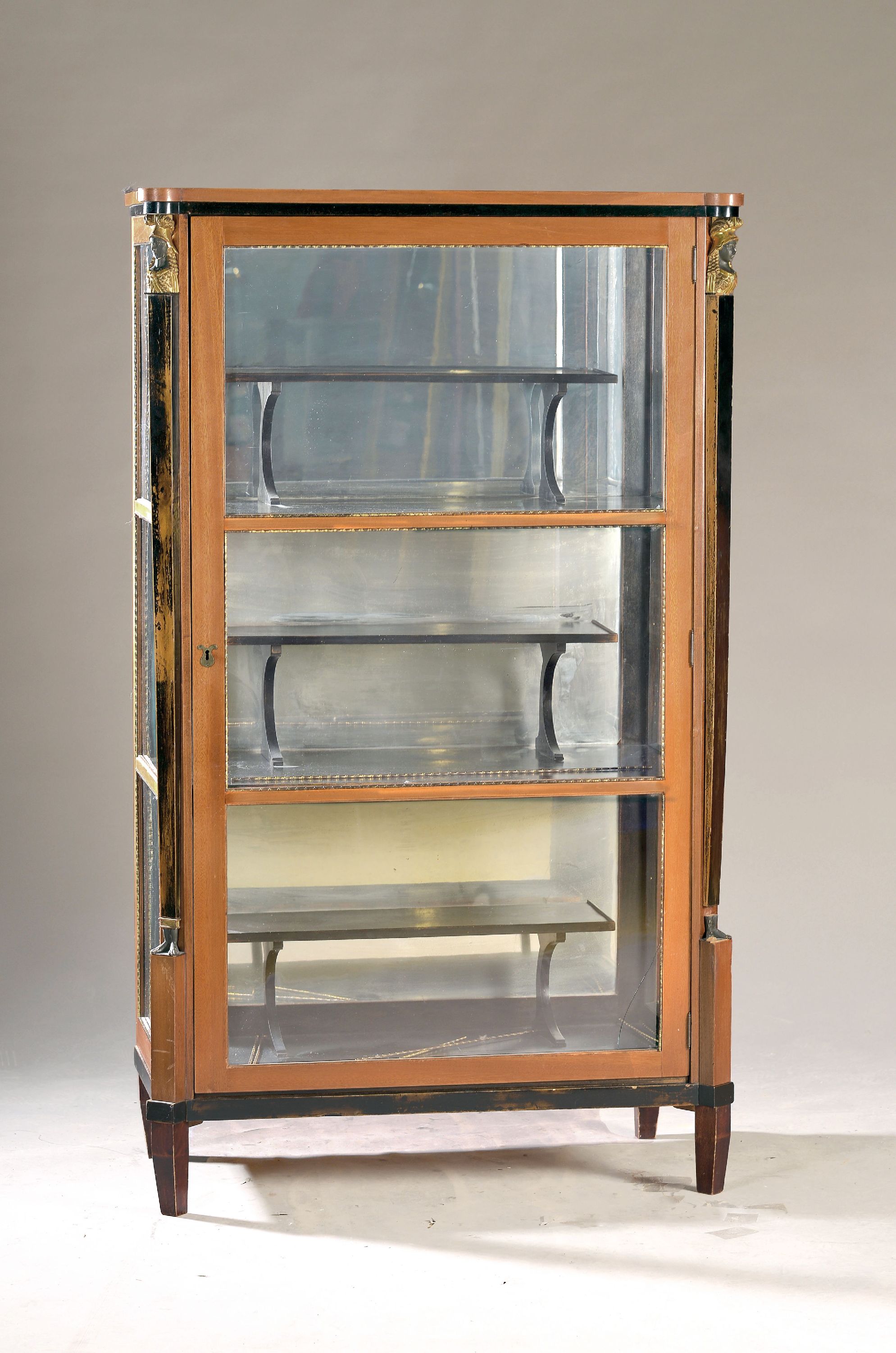 Image 27049052 - Vitrine, Empirestil, 2. Hälfte 19. Jh., Mahagonifurnier, dreiseitig verglast, stil ...