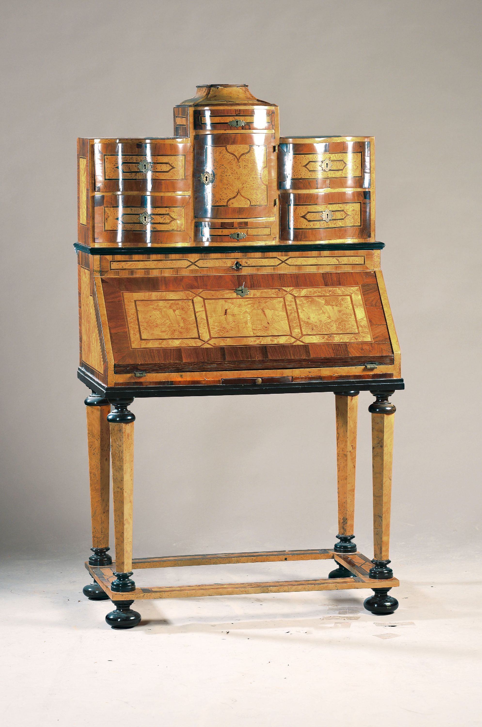 Image 27049053 - Tabernakel-Sekretär, im 20. Jh. unter Verwendung von Originalteilen aus dem 18. Jh. neu ...