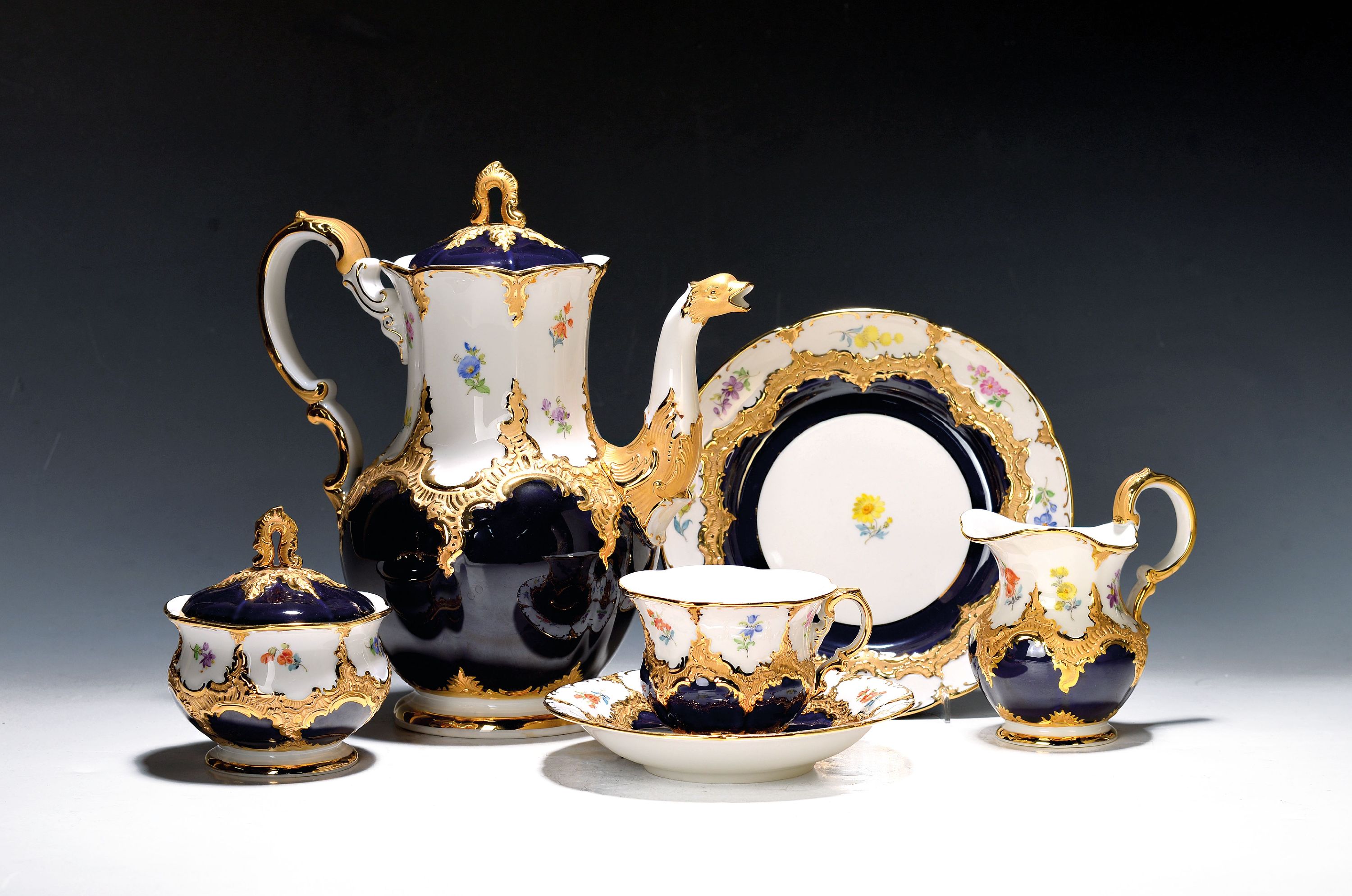 Image 27049081 - Kaffeeservice für 6 Personen, Meissen, 2.H.20.Jh., 2. Wahl, B-Form, kobaltblau, ...