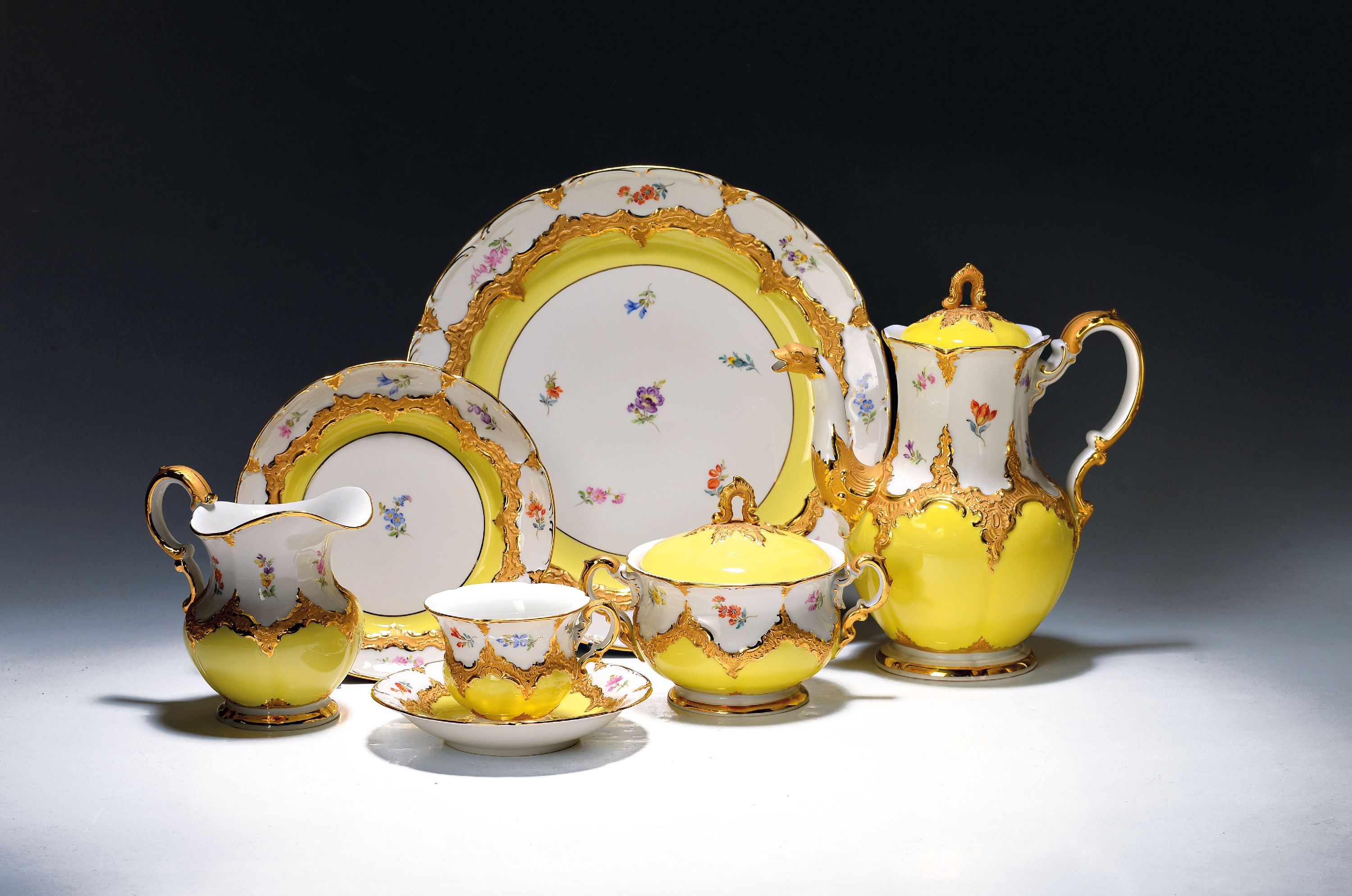 Image 27049095 - Kaffeeservice für 6 Personen, Meissen, 2.H.20. Jh., 2. Wahl, B-Form, bemalt im Dekor ...
