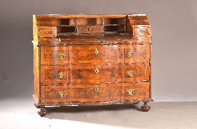 27049051a - Barock Sekretär, um 1740/50, Nußbaumfurnier, drei große Schubladen und zwei kleine, ...