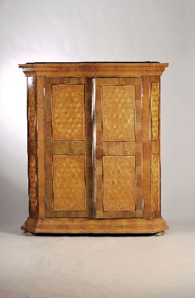 Image Biedermeier cupboard, around 1830/40, walnut veneer, doors with elaborate cube inlays ...
