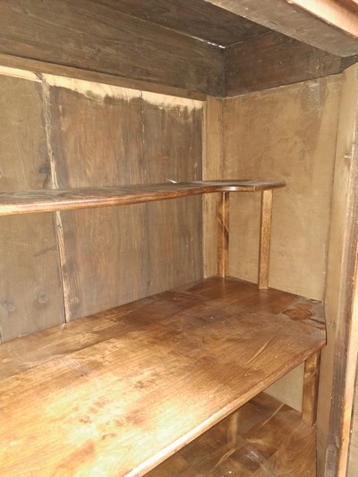 27049056k - Biedermeierschrank, um 1830/40, Nußbaumfurnier, Türen mit aufwendigen Würfelintarsien ...