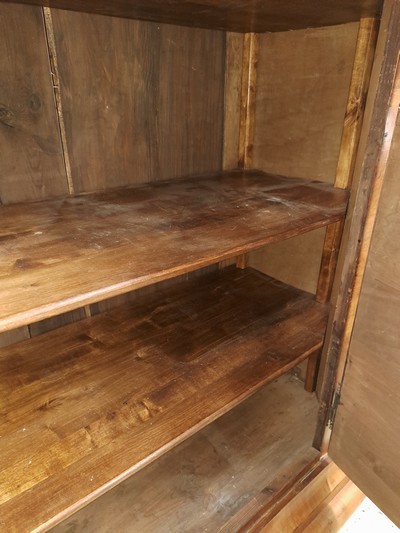 27049056l - Biedermeierschrank, um 1830/40, Nußbaumfurnier, Türen mit aufwendigen Würfelintarsien ...