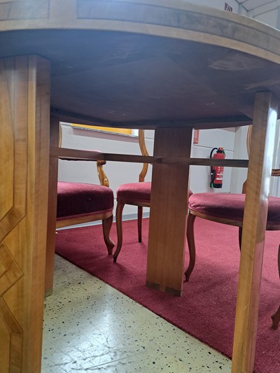 27049060g - Sitzgruppe, um 1860, bestehend aus 6 Stühlen, Sofa und einem Tisch, Nußbaumfurnier, ...