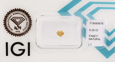 27049070c - Lot 3 loose diamonds , 1 x bevelled pear, 0.27 ct Natural Fancy Intense Brownish ...