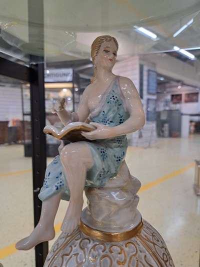 27049073c - Große Porzellanpendule mit Sockel Müller & Co., Volkstedt, Mitte 20. Jh., fünf ...