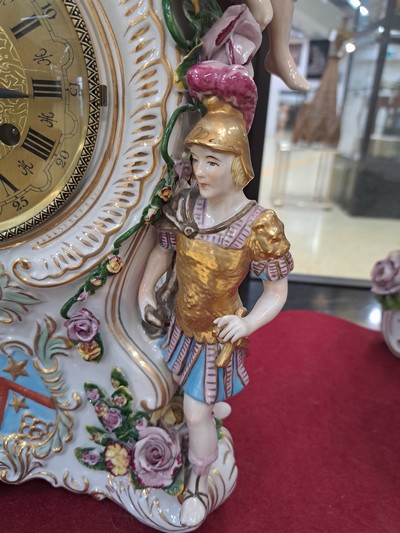 27049073f - Große Porzellanpendule mit Sockel Müller & Co., Volkstedt, Mitte 20. Jh., fünf ...