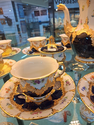 27049081c - Kaffeeservice für 6 Personen, Meissen, 2.H.20.Jh., 2. Wahl, B-Form, kobaltblau, ...