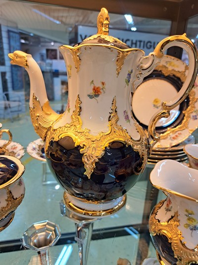 27049081d - Kaffeeservice für 6 Personen, Meissen, 2.H.20.Jh., 2. Wahl, B-Form, kobaltblau, ...