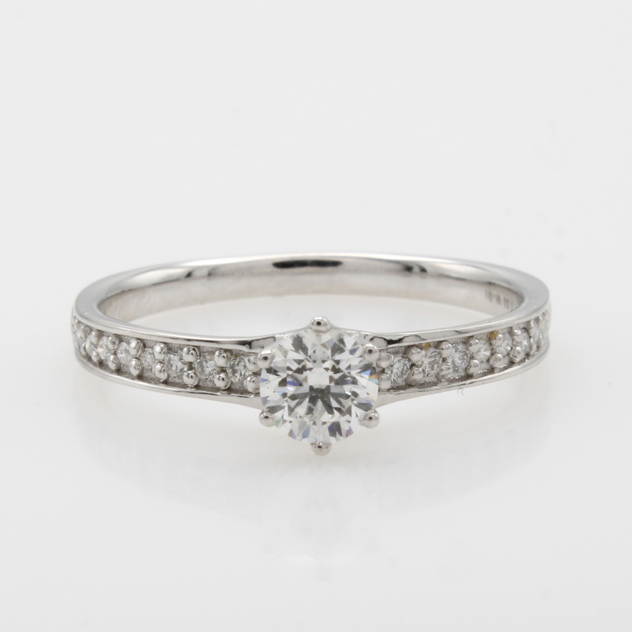 Image 27049106 - Ring mit Brillanten, WG 585/000, Solitär in Krappenfassung ca. 0.40 ct u. Besatzbrill. ...