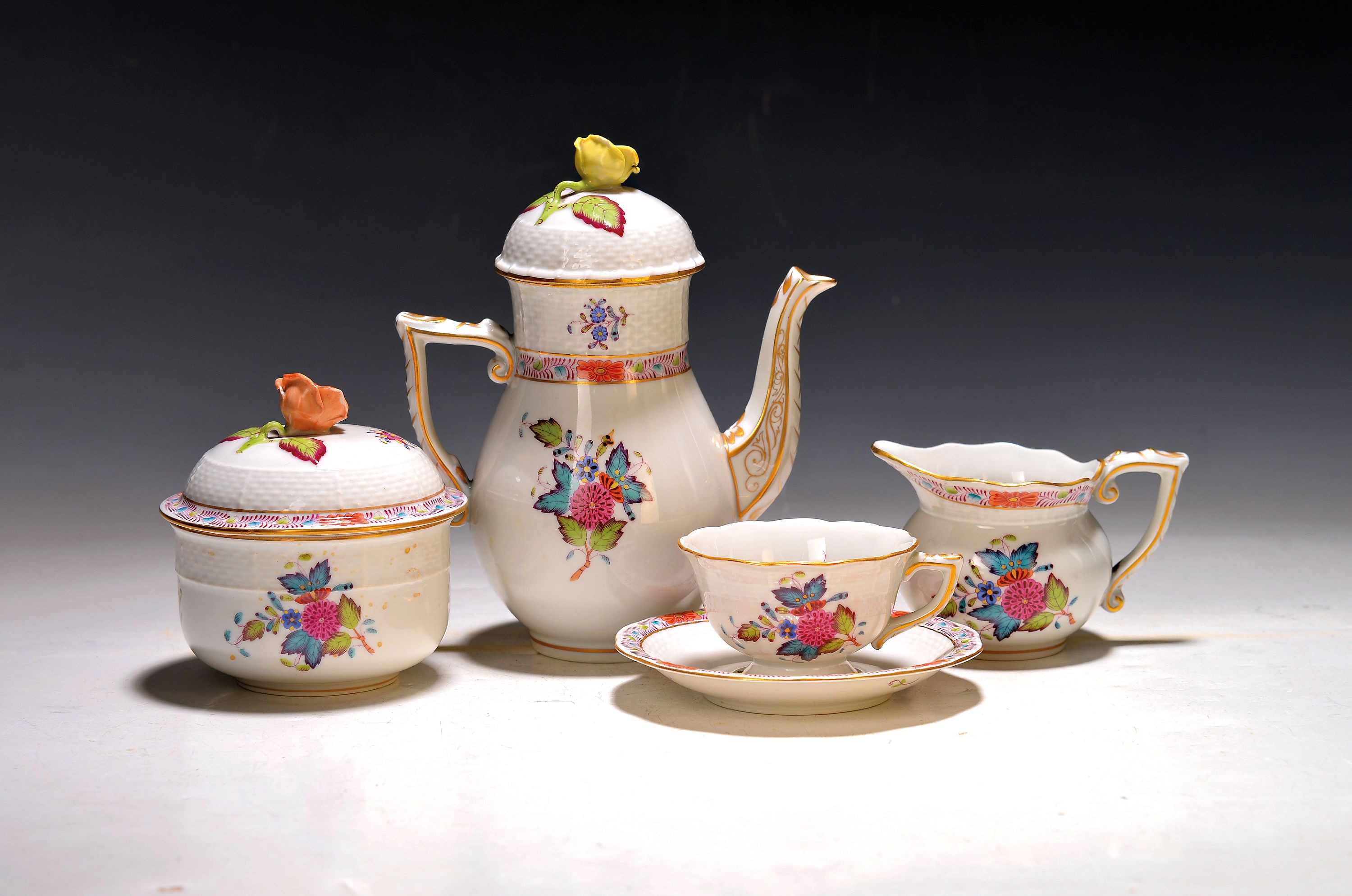 Image 27049117 - Mokkaservice, Herend, Ungarn, Apponyi bunt, Goldstaffage, Mokkakanne, Zuckerdose und ...