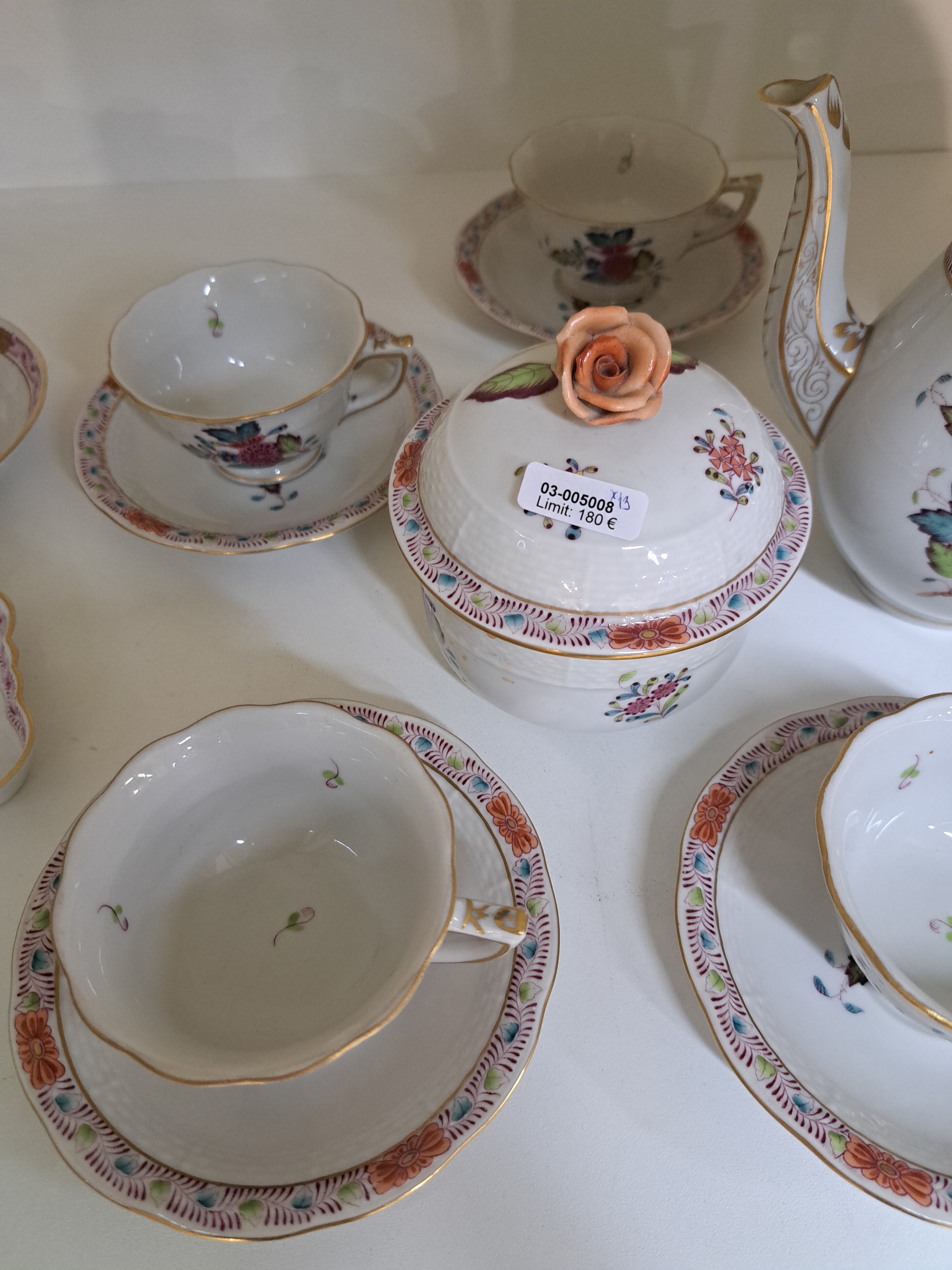 Detail b: Mokkaservice, Herend, Ungarn, Apponyi bunt, Goldstaffage, Mokkakanne, Zuckerdose und Sahnegiesser, 5 Tassen mit UT, min. Gebr.-sp.