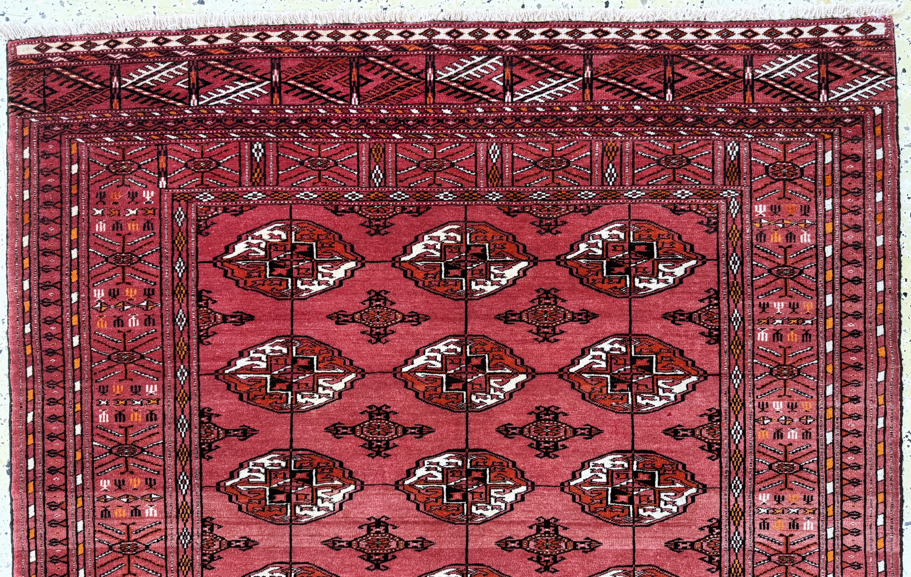 Detail a: Torkmen fein, Persien, mitte 20.Jhd, Wolle auf Seide, ca. 180 x 120 cm, EHZ: 2(kleine Florfehlstellen)