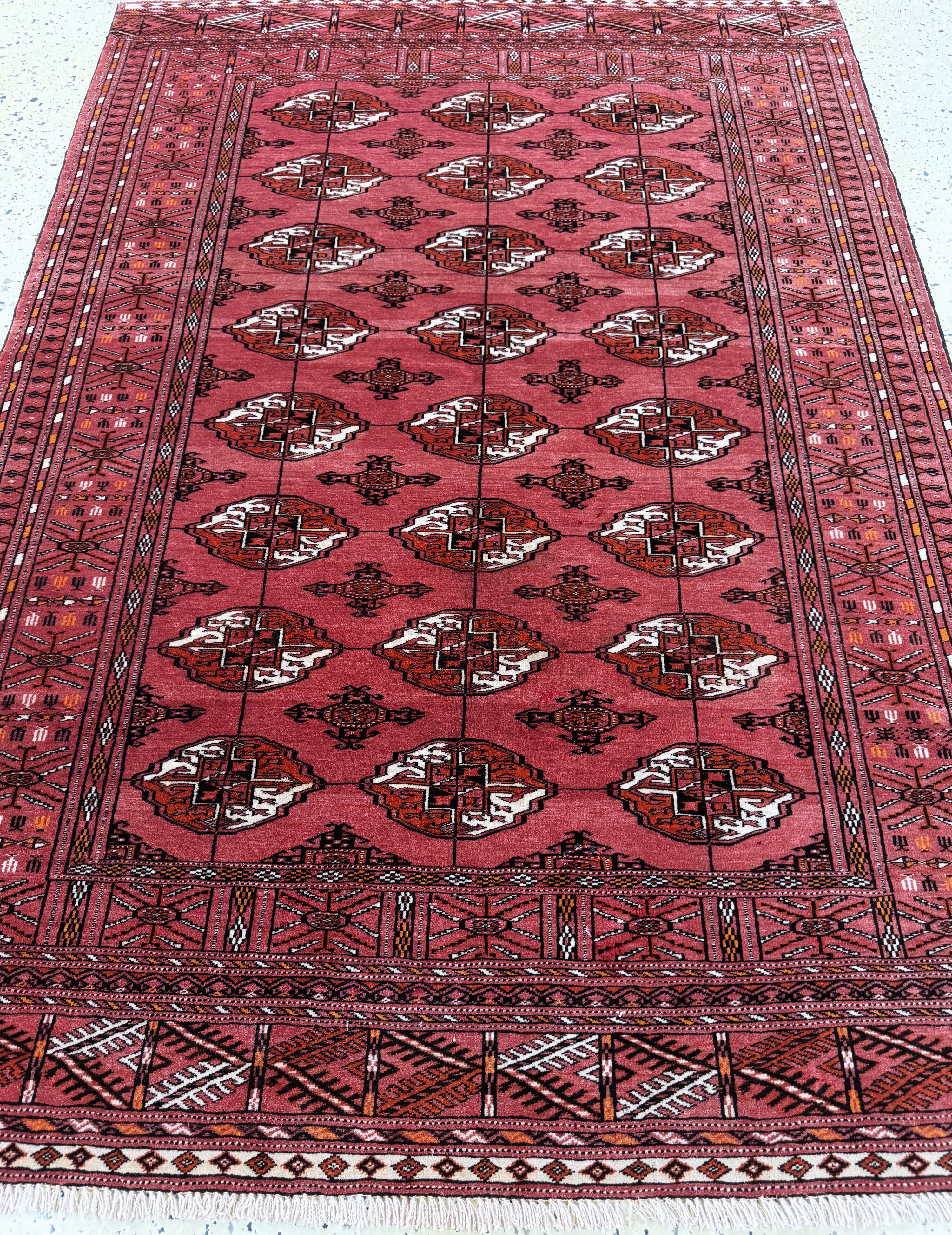 Detail d: Torkmen fein, Persien, mitte 20.Jhd, Wolle auf Seide, ca. 180 x 120 cm, EHZ: 2(kleine Florfehlstellen)