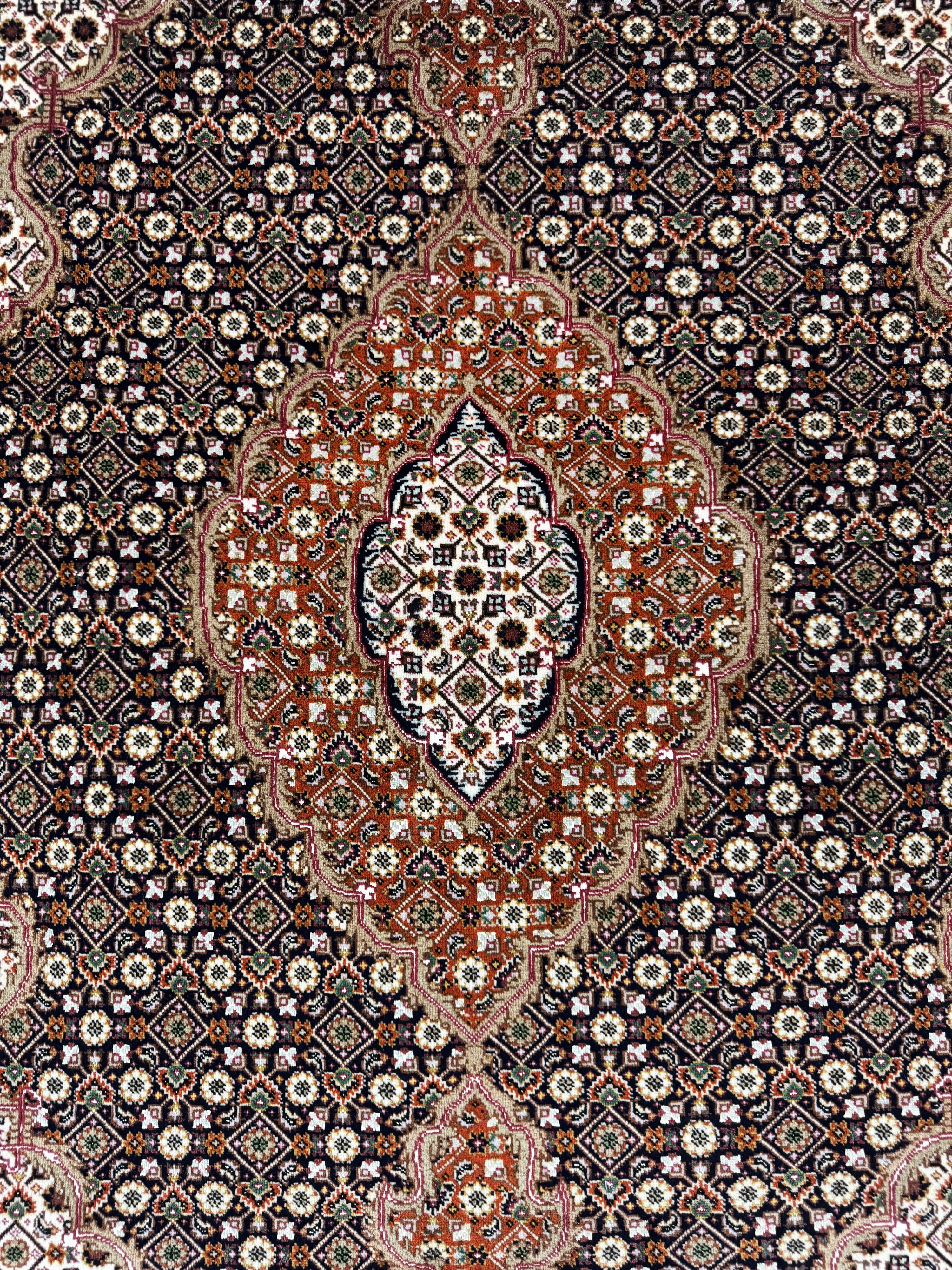 Detail c: Täbriz fein(50 Raj), Persien, Ende 20.Jhd, Korkwolle mit Seide, ca. 155 x 100 cm, ca. 500.000 Kn/qm, EHZ: 2