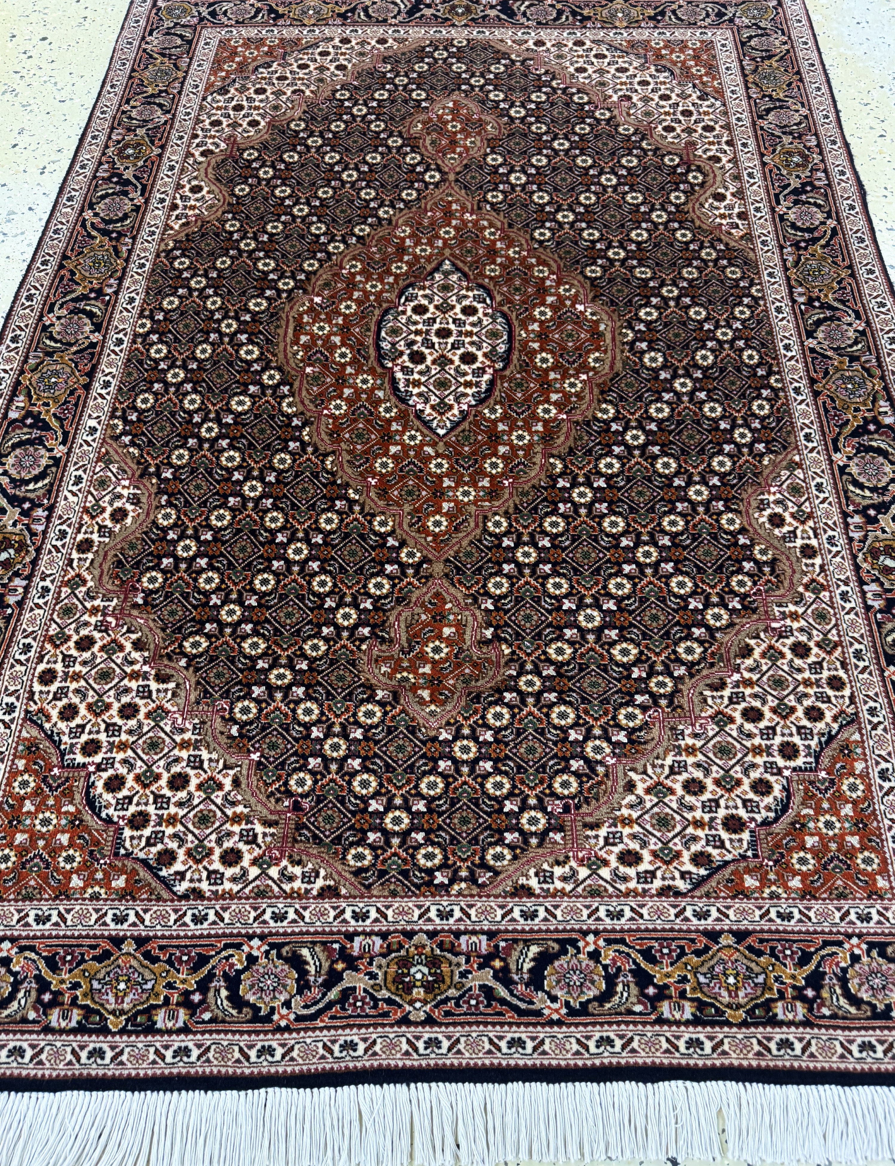 Detail d: Täbriz fein(50 Raj), Persien, Ende 20.Jhd, Korkwolle mit Seide, ca. 155 x 100 cm, ca. 500.000 Kn/qm, EHZ: 2