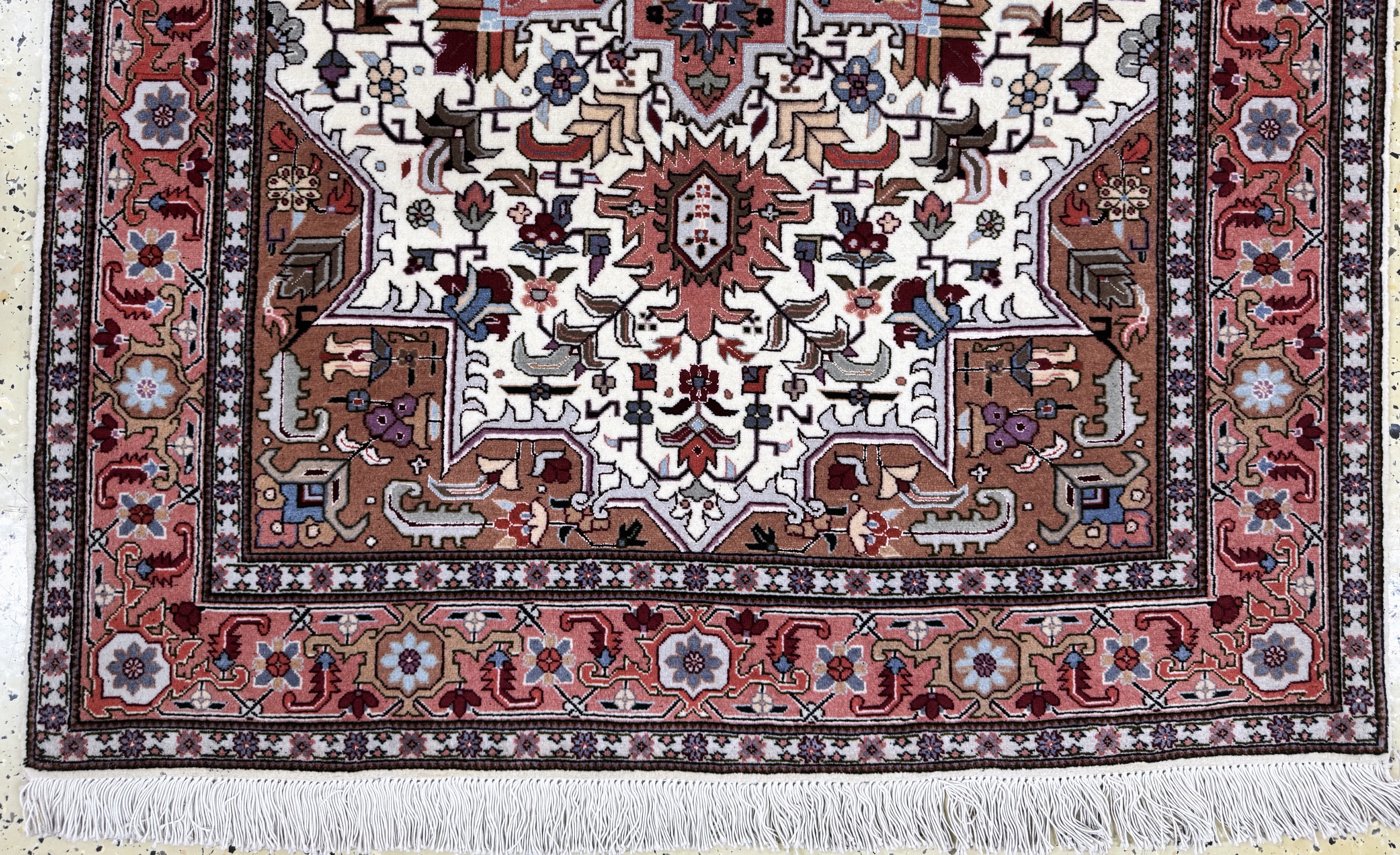 Detail b: Täbriz fein(50 Raj), Persien, Ende 20.Jhd, Korkwolle mit Seide, ca. 160 x 105 cm, ca. 500.000 Kn/qm, EHZ: 2