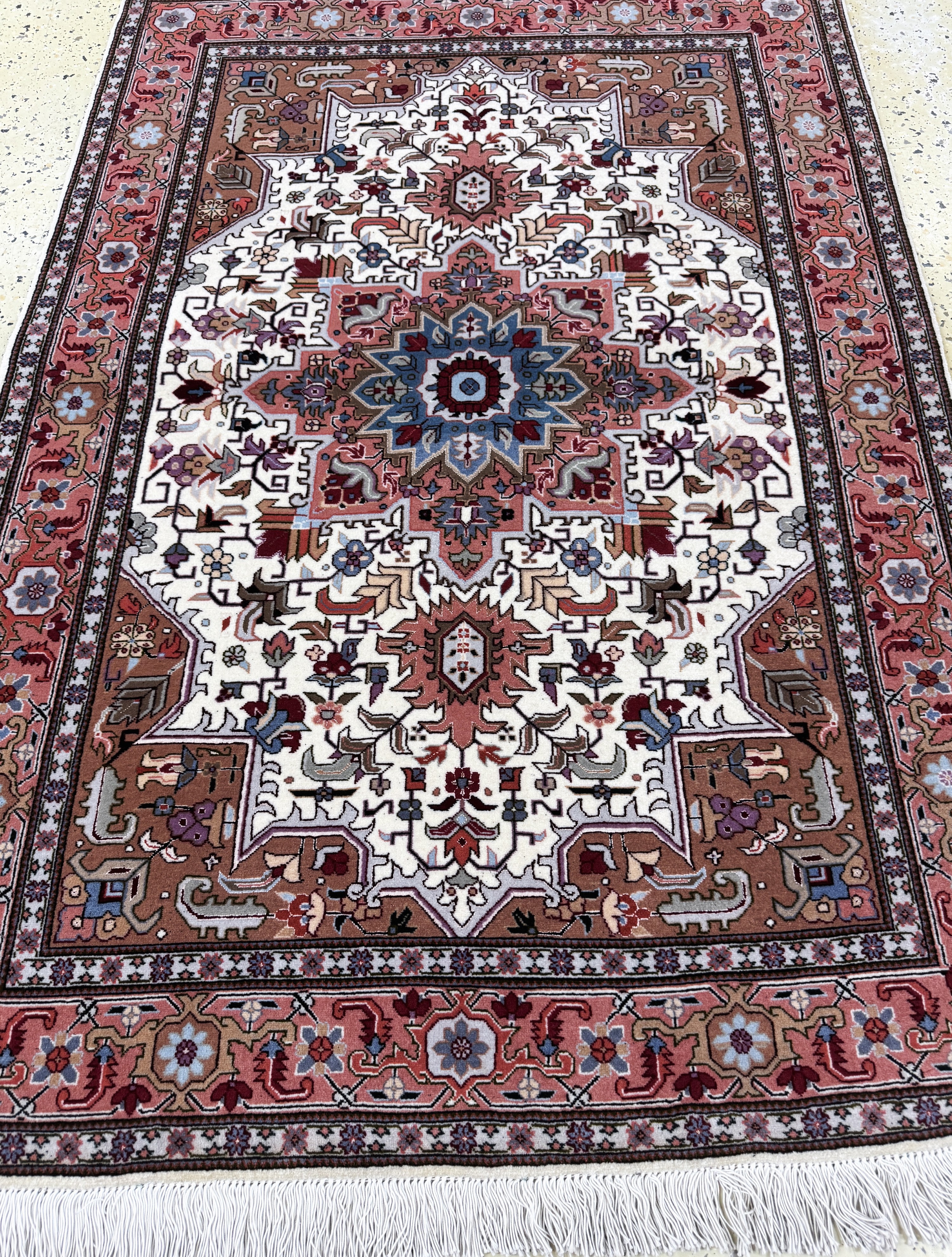 Detail d: Täbriz fein(50 Raj), Persien, Ende 20.Jhd, Korkwolle mit Seide, ca. 160 x 105 cm, ca. 500.000 Kn/qm, EHZ: 2