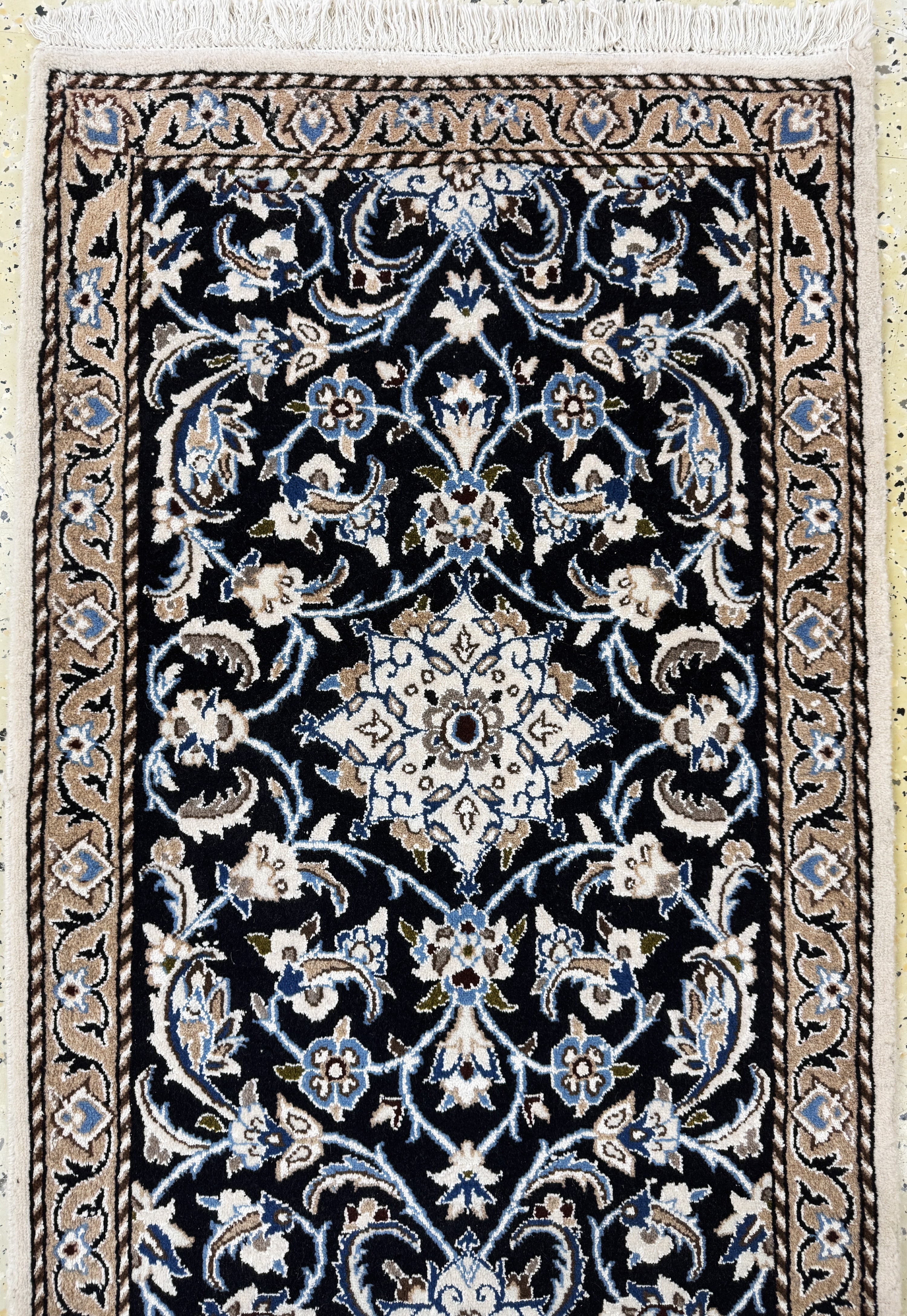 Detail a: Nain fein, Persien, Ende 20.Jhd, Korkwolle mit Seide, ca. 184 x 55 cm, EHZ: 2