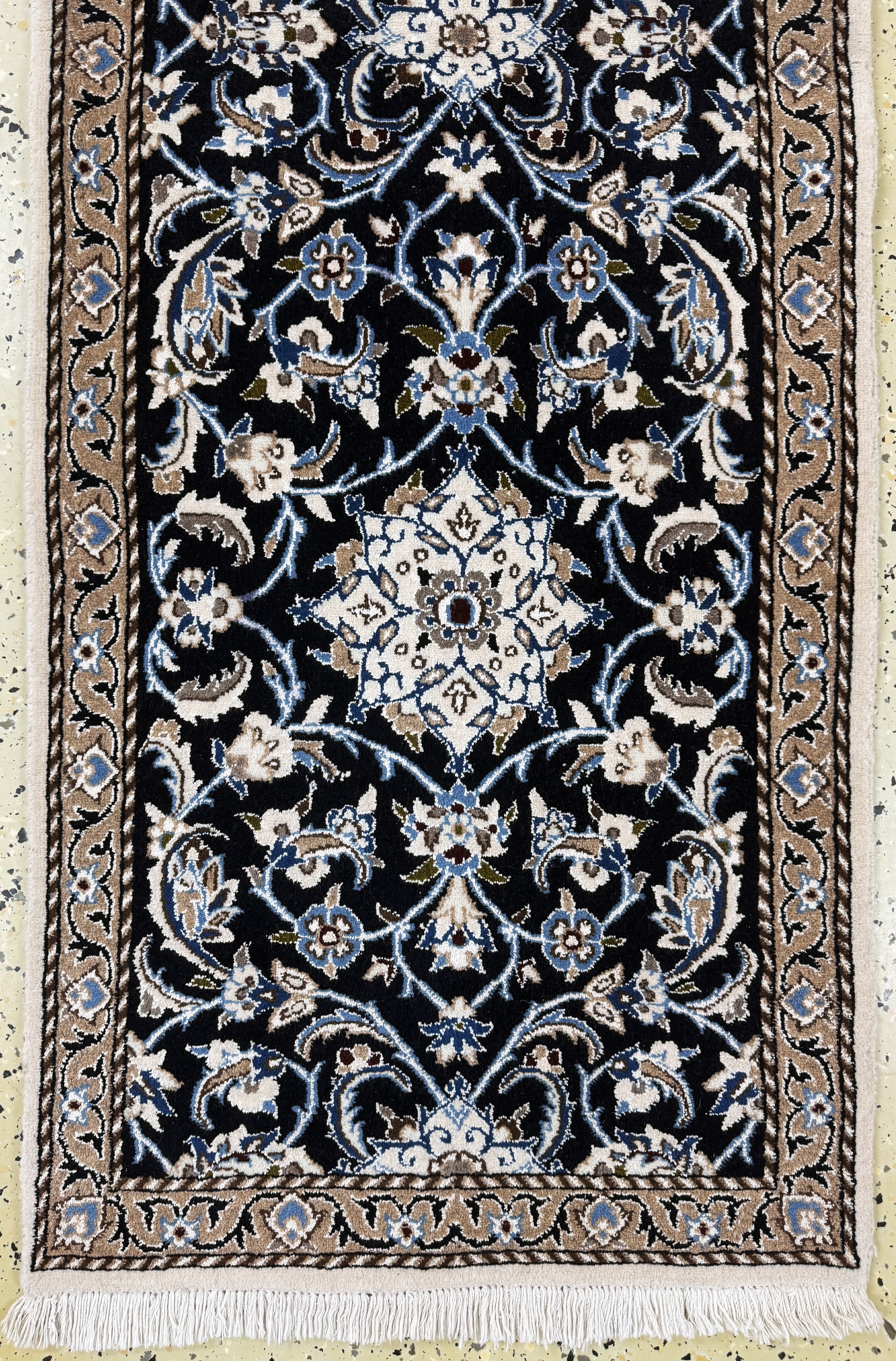 Detail b: Nain fein, Persien, Ende 20.Jhd, Korkwolle mit Seide, ca. 184 x 55 cm, EHZ: 2