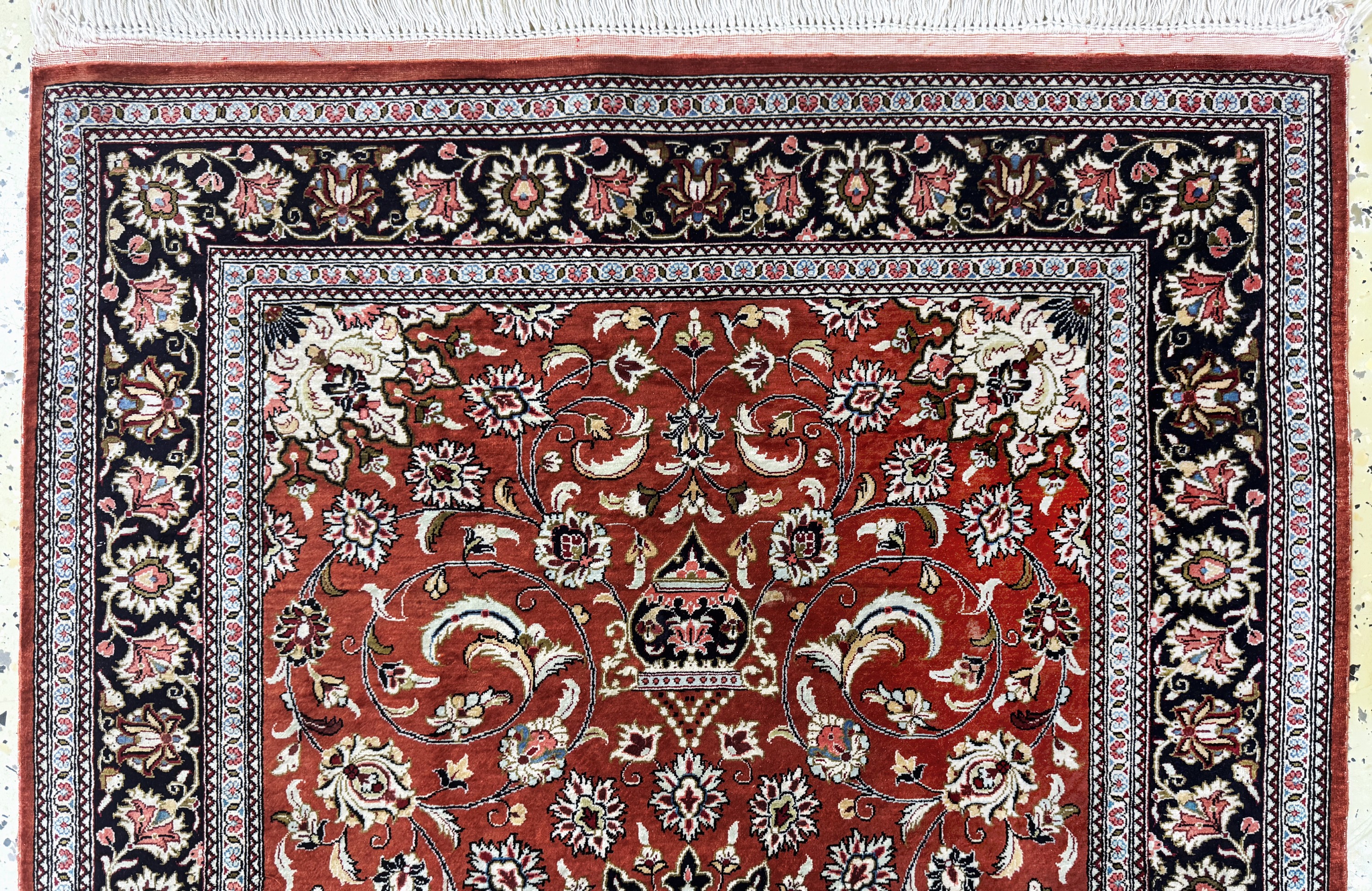 Detail a: Ghom Seide, Persien, Ende 20.Jhd, reine Naturseide, ca. 115 x 76 cm, ca. 1,0 Mio. Kn/qm, EHZ: 2
