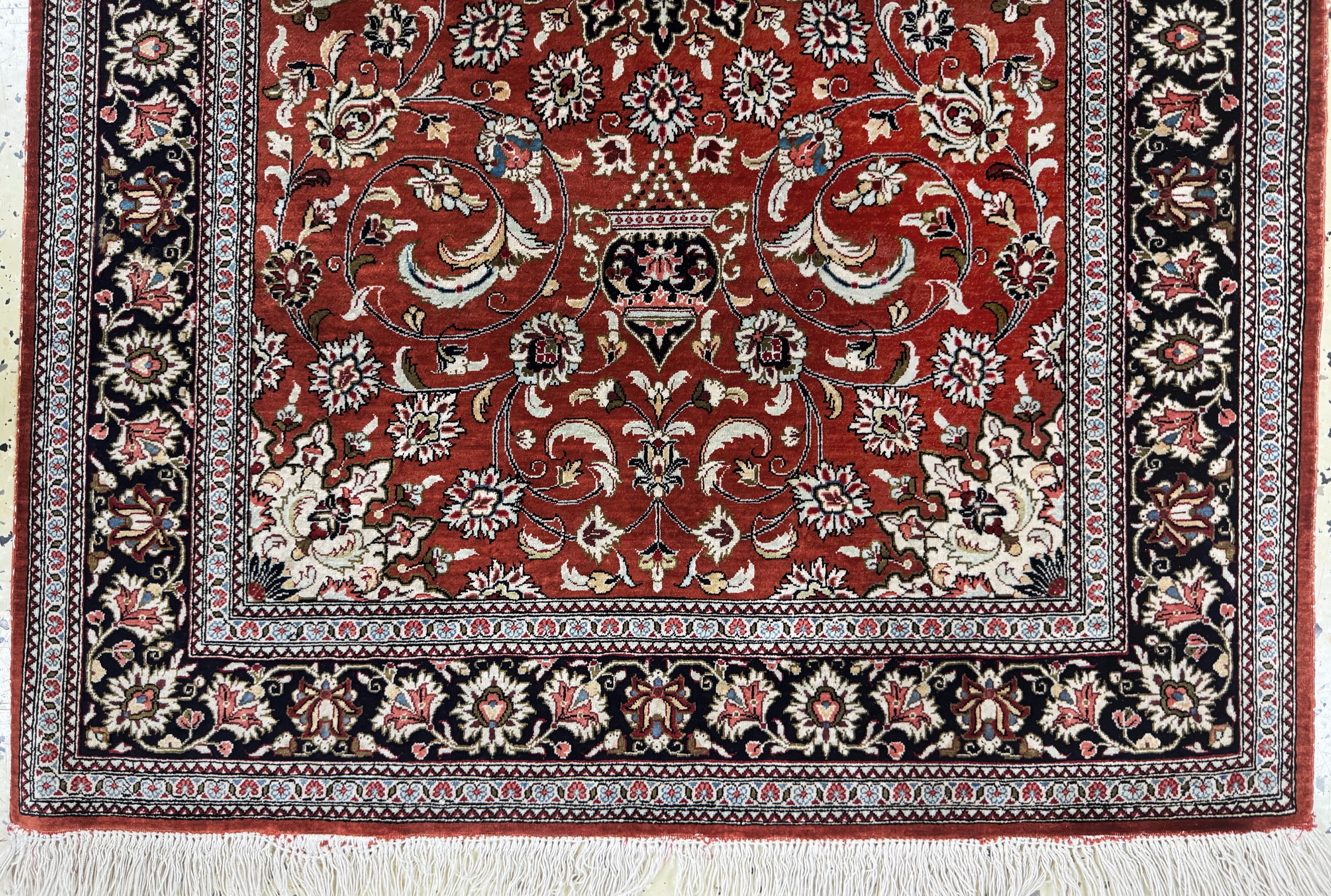 Detail b: Ghom Seide, Persien, Ende 20.Jhd, reine Naturseide, ca. 115 x 76 cm, ca. 1,0 Mio. Kn/qm, EHZ: 2