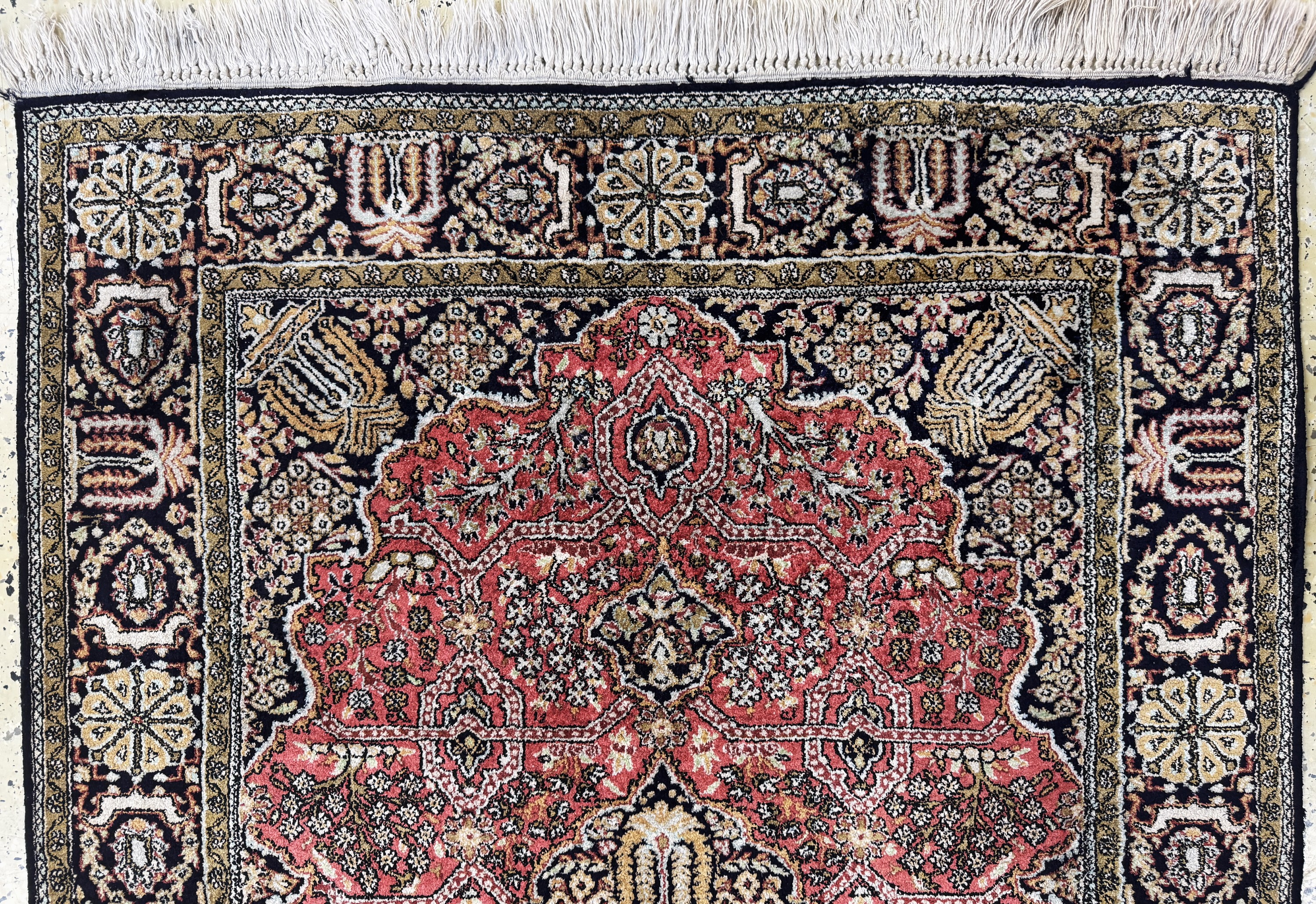 Detail a: Ghom Seide, Persien, Mitte 20.Jhd, reine Naturseide, ca. 152 x 108 cm, EHZ: 2
