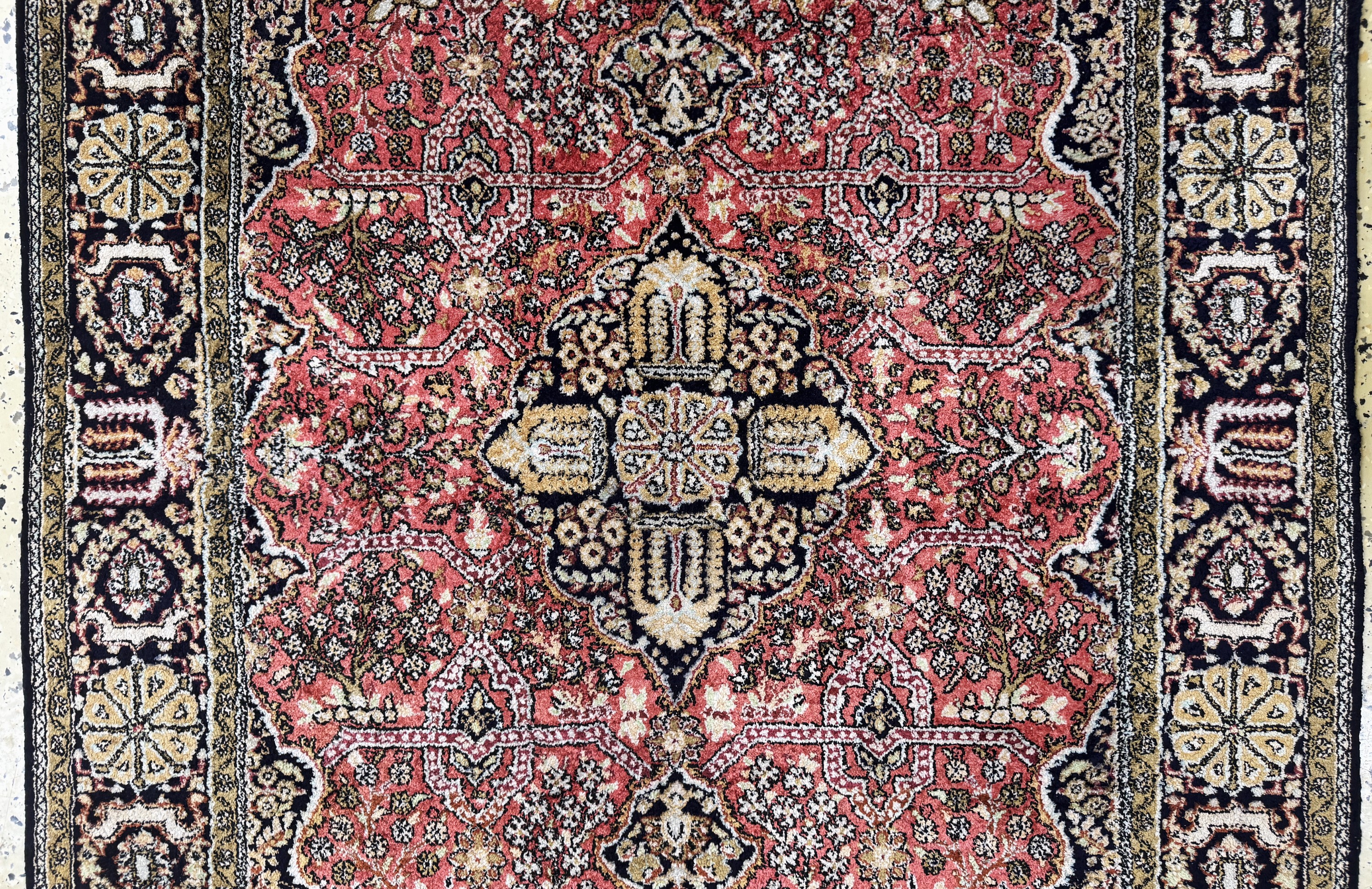 Detail b: Ghom Seide, Persien, Mitte 20.Jhd, reine Naturseide, ca. 152 x 108 cm, EHZ: 2