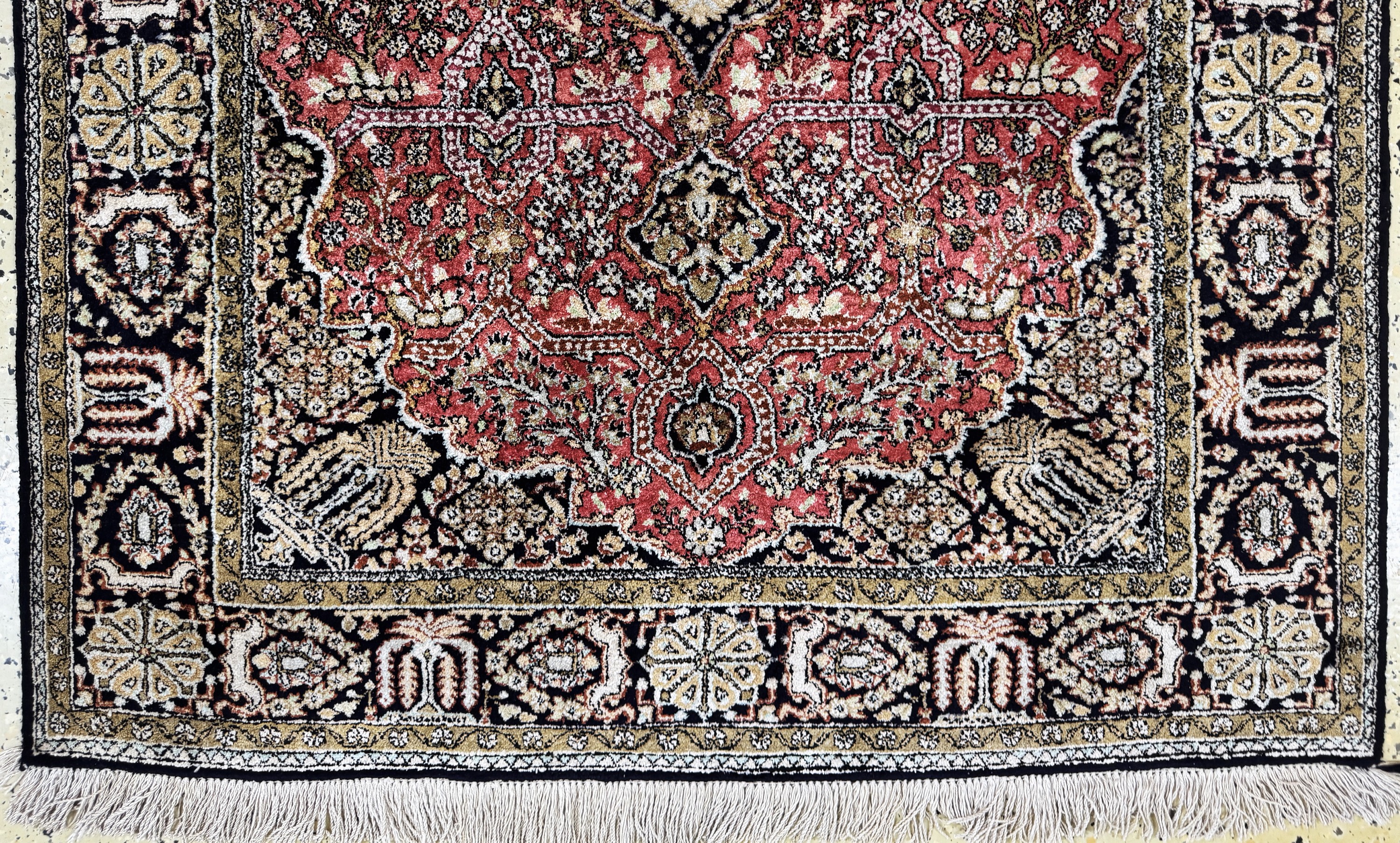 Detail c: Ghom Seide, Persien, Mitte 20.Jhd, reine Naturseide, ca. 152 x 108 cm, EHZ: 2